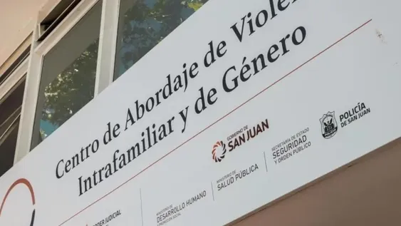Pueden echar del país a un hombre que agredió a un niño con un cinto por “caprichoso”