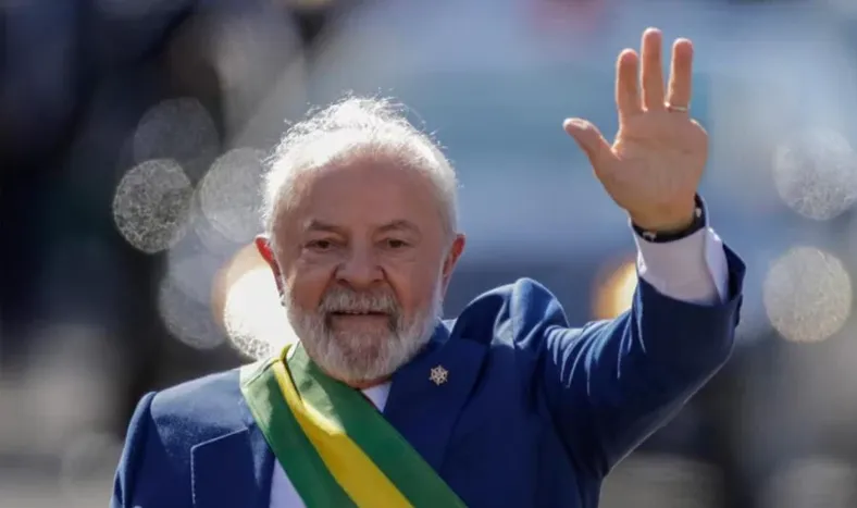 Lula comenzó fisioterapia tras superar con éxito una cirugía de cadera