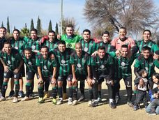 Goleada. El Senior de San Martín goleó por 5-1 a Las Paredes de Mendoza y avanzó en la Liga Nacional. Goleada. El Senior de San Martín goleó por 5-1 a Las Paredes de Mendoza y avanzó en la Liga Nacional.