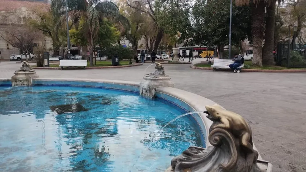 Plaza 25 de Mayo.-
