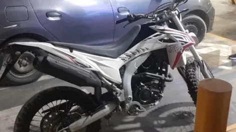 Moto secuestrada. Foto: Policía de San Juan.-