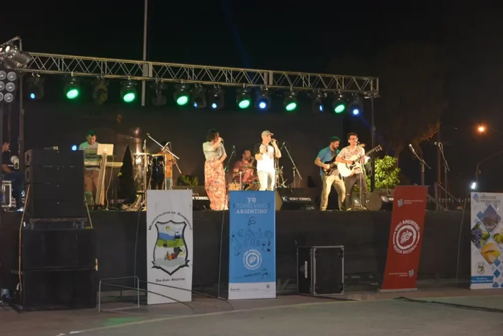 Media Agua, Sarmiento, tuvo su 1ª Fiesta “Plaza del Vino Joven”