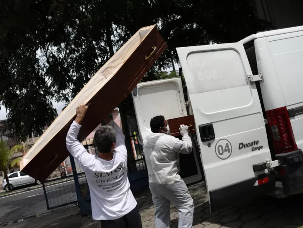 Brasil confirmó 600 nuevas muertes por coronavirus y el total se acerca a 8.000