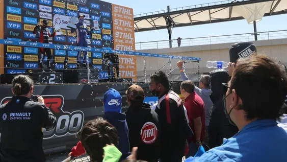 La pasión la aportaron los fanáticos de ley