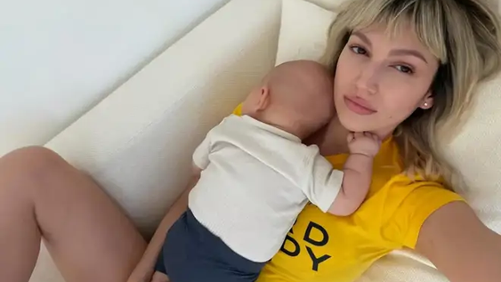 Cada publicación de Úrsula Corberó se vuelve viral. Ahora se mostró rubia y compartió la carita de Dante Darín.&nbsp;