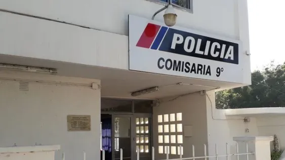 Robaron en un departamento y fueron grabados por la cámara de seguridad