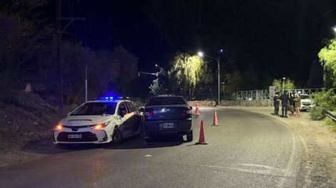 Conducía borracho, se cruzó de carril y chocó con un patrullero: tenía más del triple del alcohol permitido