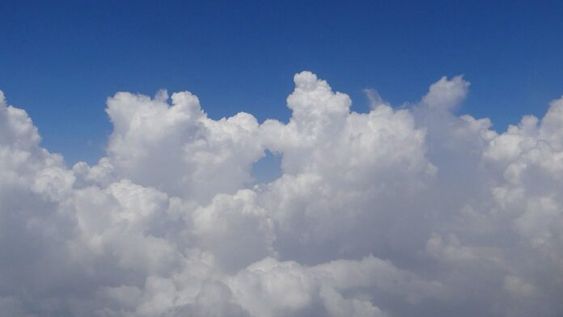 Afirma que fotografió a su papá y detrás de él apareció un OVNI