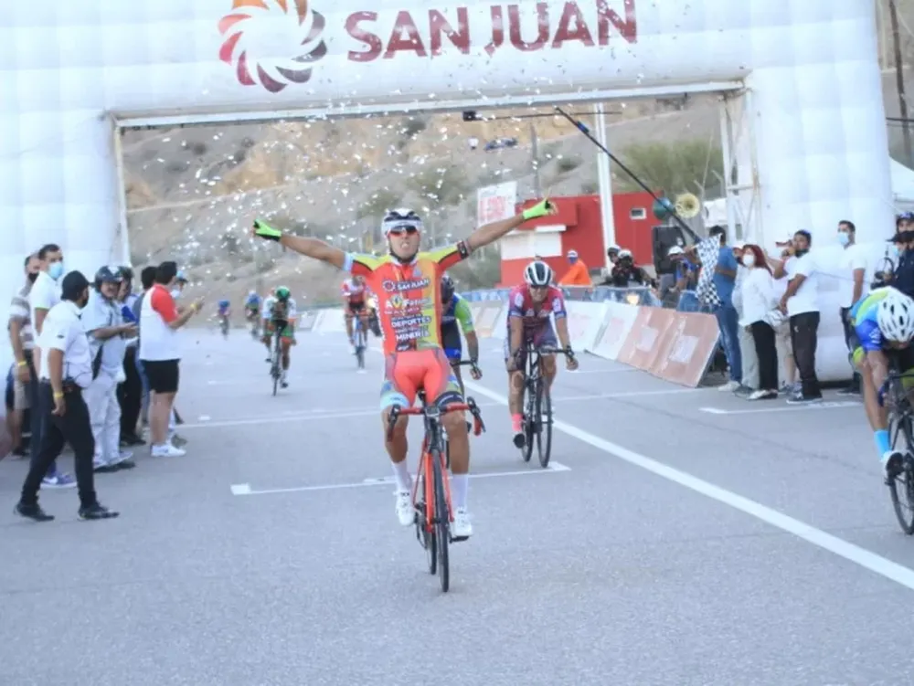 En duelo electrizante de hermanos, Nicolás Tivani le ganó en la línea a Gerardo