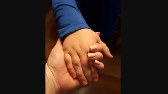 La historia de la docente que adoptó a un nene de 6 años y obtuvo una resolución inédita a tono con una madre biológica