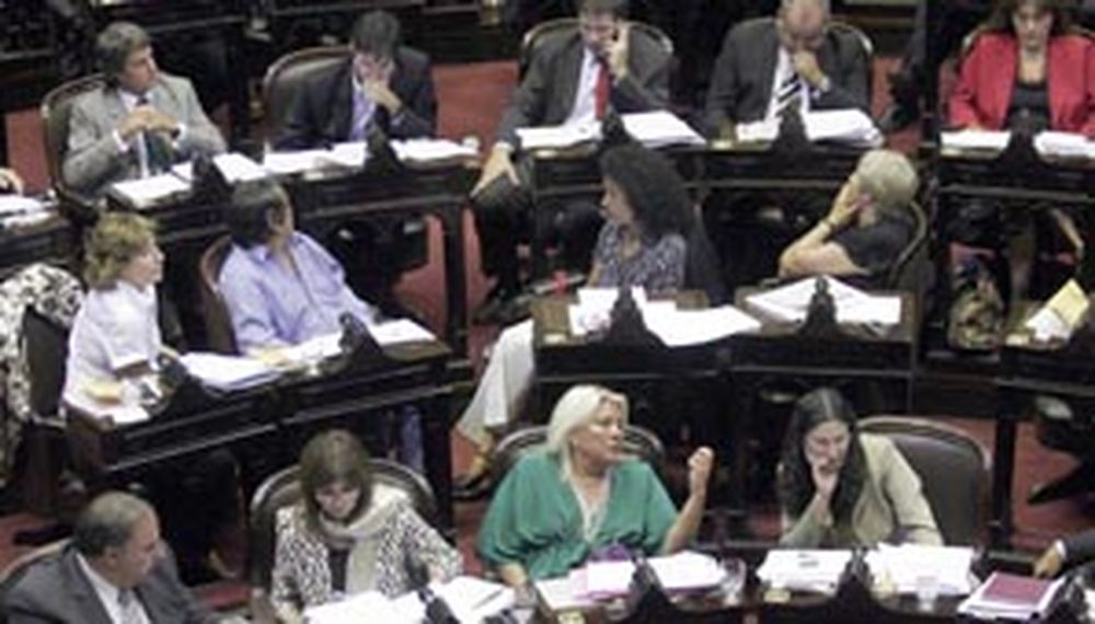Mañana debatirán impuesto al cheque y matrimonio gay