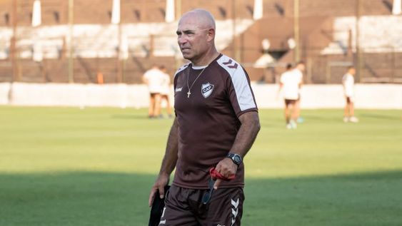 San Martín busca y Juan Manuel Llop tiene chance