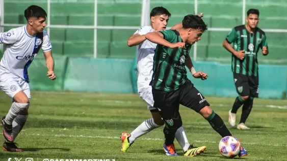 FESTEJOS. Los chicos de San Martín se quedaron con el clásico ante el Tomba y quieren clasificar.