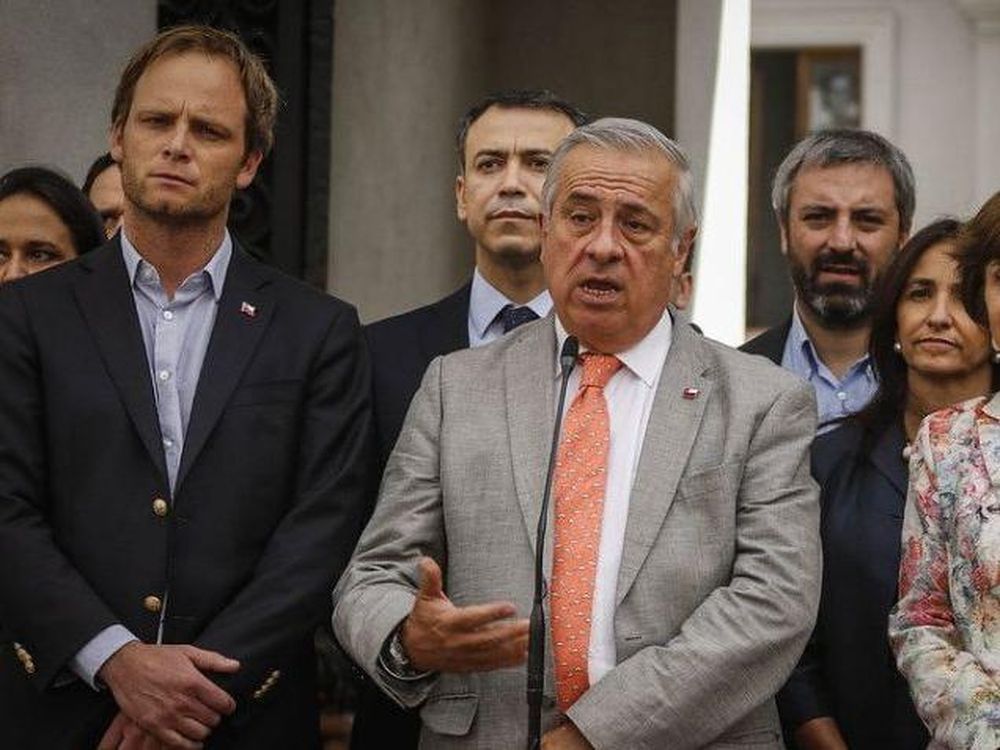 Se complica la situación en Chile por el coronavirus y piden salir a la calle con barbijos