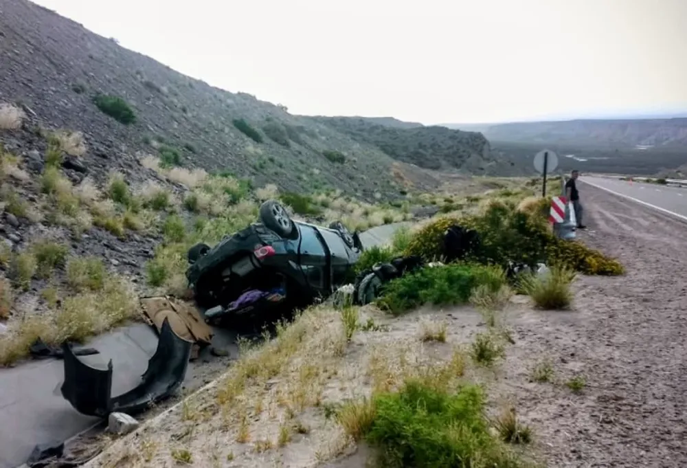 Cuatro sanjuaninos volcaron en Ruta 40 en Mendoza: dos resultaron heridos