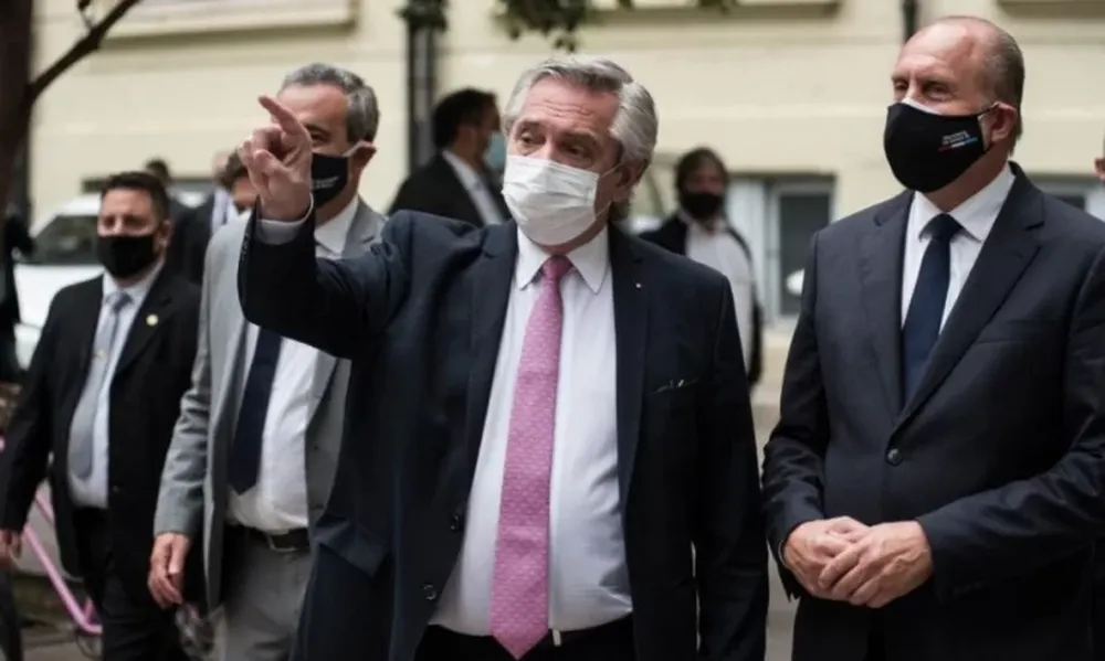 Alberto defendió la suspensión de clases y cierre de marzo de 2020