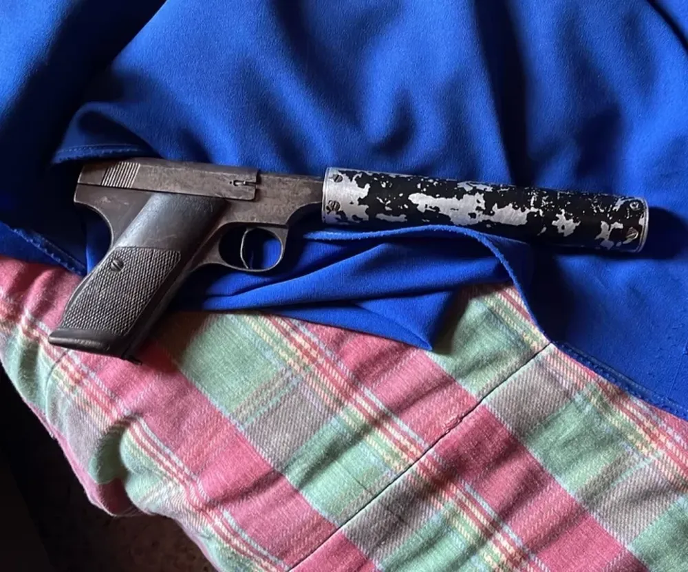 Secuestran droga, armas y municiones tras allanamientos en tres barrios rawsinos