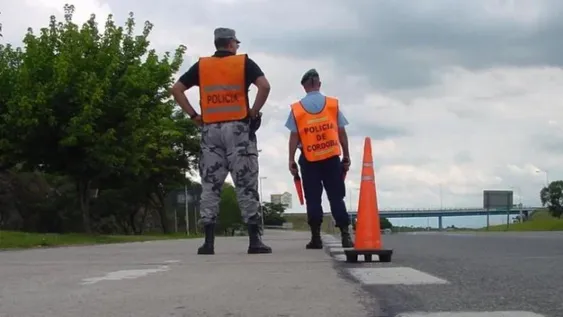 Un suboficial de la Policía de Córdoba murió tras recibir un disparo cuando ingresó a una vivienda que había sido asaltada minutos antes (imagen ilustrativa].