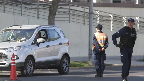 Duplicarán los controles policiales en San Juan durante el fin de semana largo