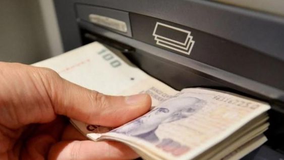 El Gobierno nacional analiza otorgar un bono de fin de año para jubilados y planes sociales