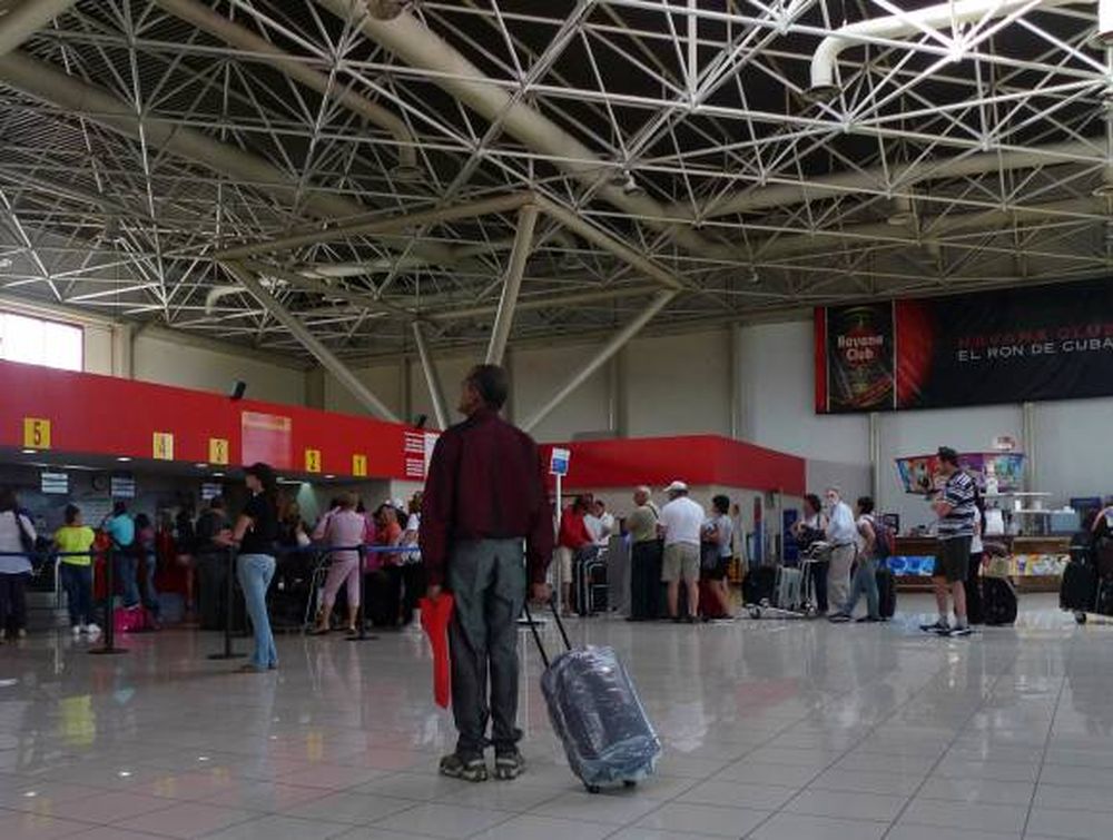 Cuba deja salir  a su población