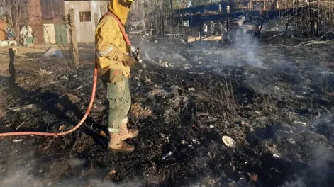 Un vecino de Sarmiento perdió su casa por un incendio