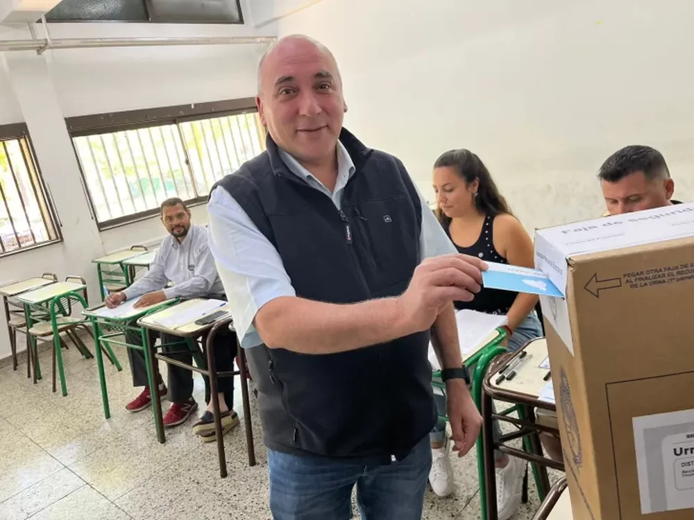 José Peluc emitió su voto.