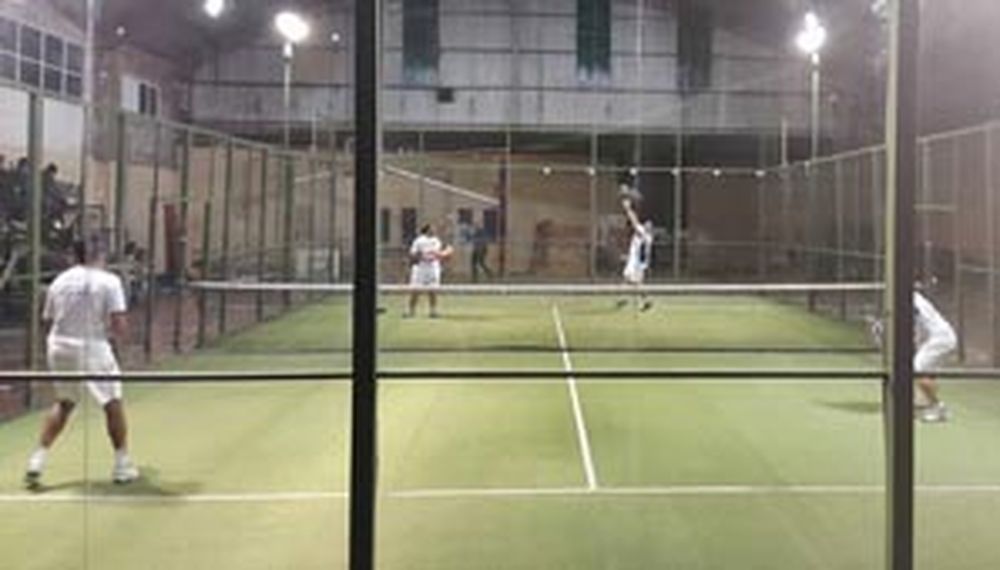 Arranca un torneo de padel que reunirá a más de 200 jugadores