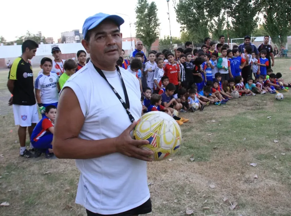 A la cancha y por Pelusa Eterno