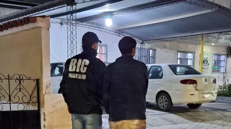 Sorprenden a un hombre robando un matafuegos en la Escuela ARA San Juan