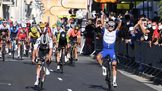 Julian Alaphilippe pasa a comandar el Tour de Francia