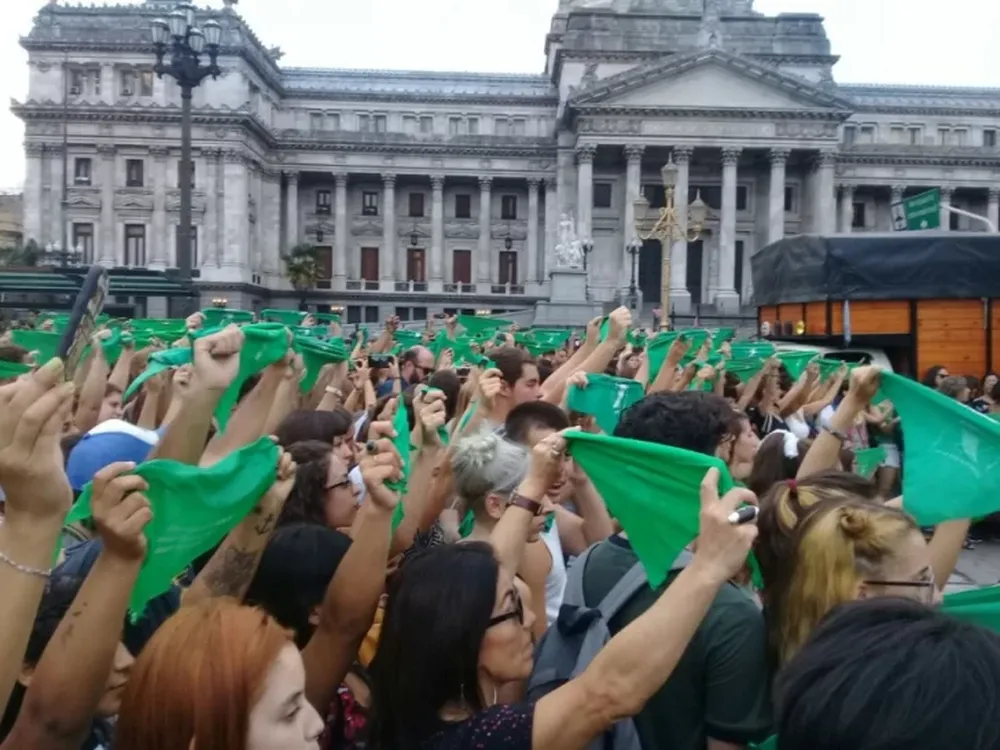 El debate por el aborto arrancará con menos indecisos y un empate técnico