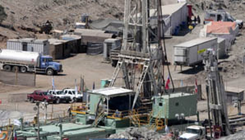 El fin de semana llegaría uno de los ductos al refugio de los mineros