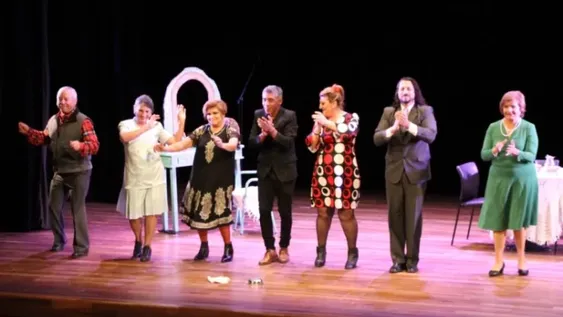 Con una comedia teatral, concientizaron sobre la violencia hacia los adultos mayores