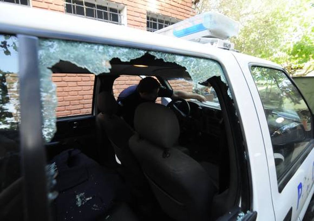 ¿Padre e hijo,  cómplices en el  robo a un auto?