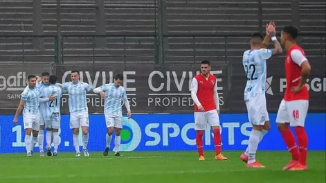 Atlético Tucumán derrotó a Independiente y quedó como único puntero