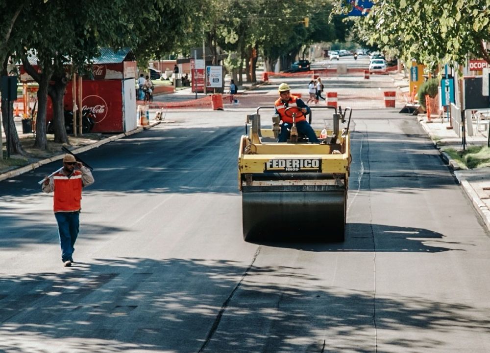 La repavimentación de la Avenida España, en Capital, entró en su etapa final.
