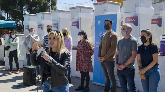 La oposición denuncia el regalo de cocinas y heladeras por votos