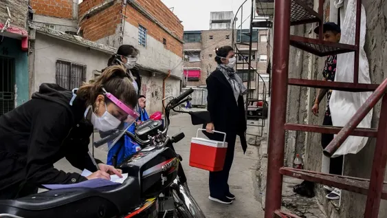 Doce muertes y 704 nuevos contagios
