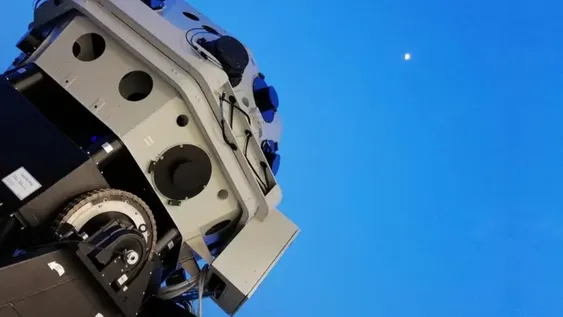 EQUIPO. El telescopio FlyEye destinado a la observación y vigilancia de basura espacial será instalado en la Estación Cesco, dependiente de la UNSJ, que se encuentra en Calingasta.