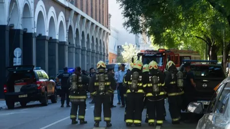 Cuatro gendarmes sufrieron heridas tras abrir un paquete con explosivos