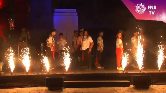 Una apertura vestida de rojo para empezar a homenajear a la Difunta