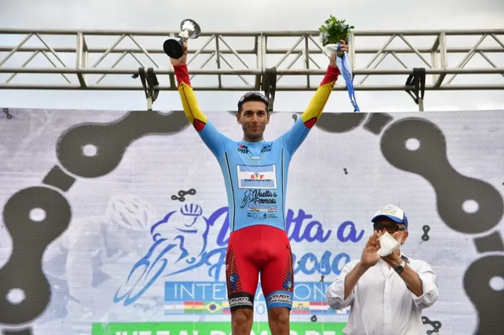 Nicolás Tivani ganó la última etapa y se coronó en Formosa