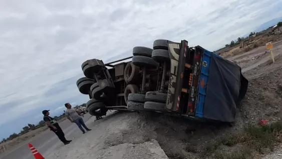 Un acoplado, al piso