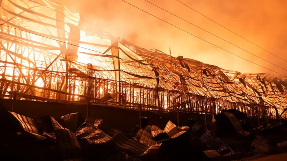 Las impresionantes imágenes del incendio en el polo industrial de Ezeiza