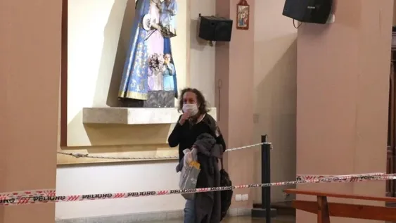 Cintas y cordeles, alcohol y lavandina, los elementos básicos en la reapertura de las templos