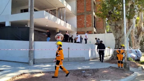 La pared recién levantada en el hueco de una escalera ocultaba el cadáver.