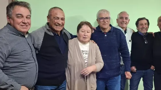 AMIGOS. Alejandro Solimán, Oscar Contrera, Zulma Ledesma, Dani Godoy, Oscar Gomez, Antonio Romero y Luis Ortíz