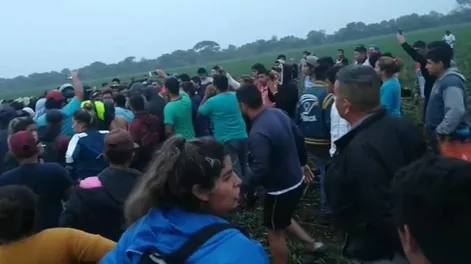 Paracaidistas saltaron desde un rascacielos y aterrizaron en una concurrida avenida