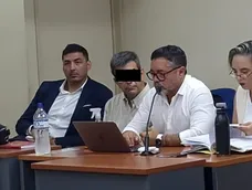 Médico acusado de abuso, frente al juez.- Médico acusado de abuso, frente al juez.-